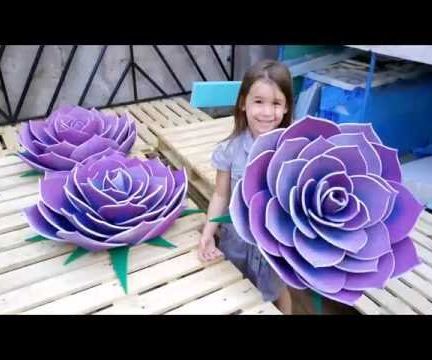 How to make a giant flower from Yoga mats Foam Diy, Big Paper Flowers, Giant Paper Flowers Template, Flower Foam, Giant Paper Roses, Paper Flowers Diy Easy, Diy Paper Flowers, Tissue Flowers, Easy Paper Flowers