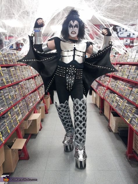 The Demon from KISS - 2013 Halloween Costume Contest via @costumeworks Kiss Costume Diy, Gene Simmons Costume, Rock N Roll Outfit, Kiss Halloween Costumes, Rock Costume, Banda Kiss, Kiss Costume, Demon Costume, Kiss Outfits