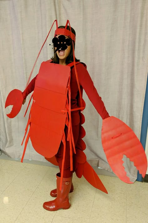 Oyster Costume Diy, Cardboard Fish Costume, Diy Lobster Costume, Under The Sea Costumes, Animal Costumes For Kids, Lobster Costume, Sea Costume, Fancy Dress Competition, Under The Sea Decorations