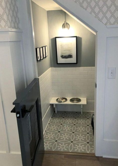 Dog Space Ideas, Dog Bed Decor, Luxury Dog Room, Dog Bedroom Ideas, Indoor Dog Room, Dog Under Stairs, Dog Room Ideas, Dog Room Design, Under Stairs Dog House