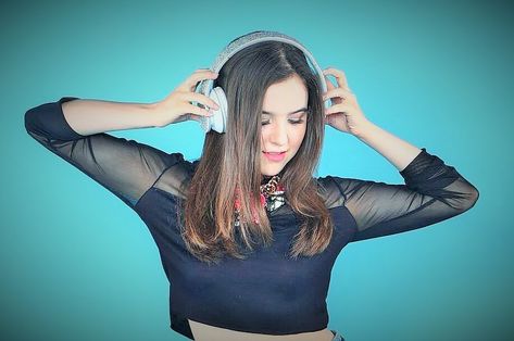 Hand Holding Headphones, Holding Headphones Reference, Holding Headphones Pose, Kawaii Headphones, Aubrey Miller, Rainbow Colors Art, Poses To Draw, Editing Material, Colors Art