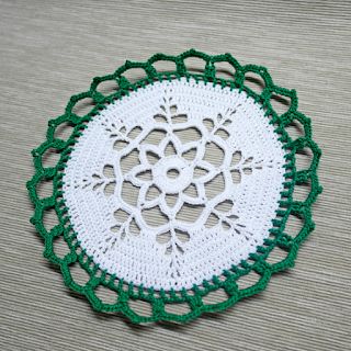 Tina's handicraft : Christmas Doily for Table Decoration Christmas Doily, Crochet Christmas Snowflakes, Crocheted Doilies, Free Crochet Doily Patterns, Crochet Snowflake Pattern, Crochet Dollies, Diy Craft Tutorials, Crochet Snowflakes, Crochet Table Runner