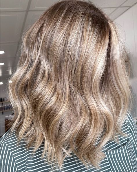 Natural Dirty Blonde Balayage Blonde 2024 Hairstyle, Dishwater Blonde Balayage, Natural Looking Blonde Balayage, Dishwasher Blonde Hair, Fall Blonde 2024, Dishwater Blonde Hair Natural, Ashy Lowlights For Blondes, Natural Looking Blonde Hair Highlights, Natural Balayage Blonde