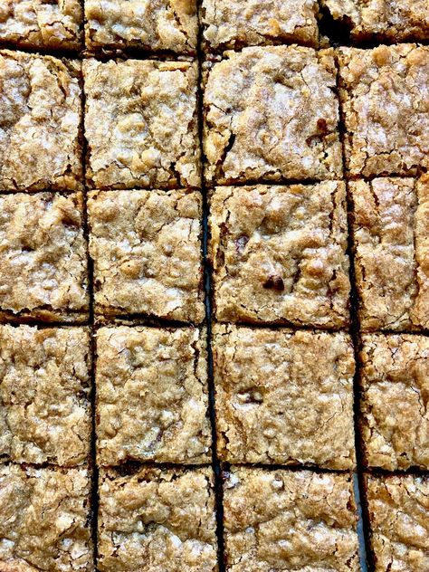 Sourdough Blondies - Sourdough Summer Dessert, Discard Recipes Easy, Sourdough Blondies, Sourdough Discard Recipes Easy, Sourdough Cookies, Sourdough Discard Recipes, Oatmeal Chocolate Chip Bars, Toffee Chocolate, Nourishing Recipes