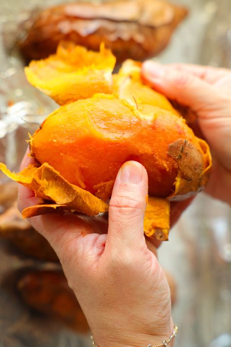 Peeling Sweet Potatoes Easy Way To, Easiest Way To Peel Potatoes, How To Peel Sweet Potatoes Easy, How To Boil Sweet Potatoes, Boil Sweet Potato, Boiled Sweet Potato Recipes, Easy Mashed Sweet Potatoes, Mashed Sweet Potatoes Recipe, 2023 Thanksgiving