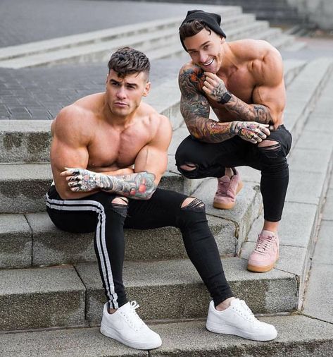 Lewis Harrison, Harrison Twins, Male Twins, Workout Pics, Muscular Male, Gym Outfit Men, Gents Fashion, Men Bodies, Great Body