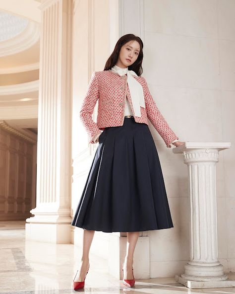 SNSD's gorgeous YoonA for JIGOTT - Wonderful Generation Coat And Skirt, Conference Outfit, Casual Elegant Style, Skirt Inspiration, Im Yoona, Yoona Snsd, Clothes Korean Style, Professional Outfits Women, Stylish Work Outfits