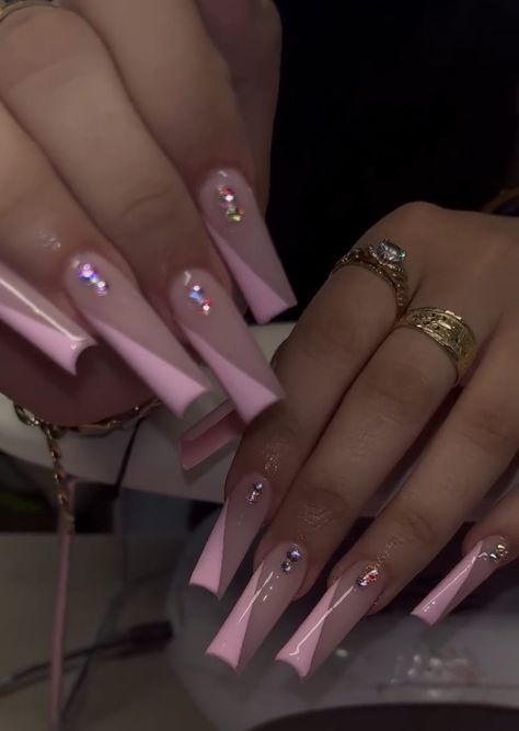 Medium French Tip Acrylic Nails With Diamonds, Pink V Tip Acrylic Nails, Pink Nail Ideas With Rhinestones, Gel Nail With Tips, White Nails With Pink Rhinestones, Easy Nail Designs Long Nails, Simple Baddie Nails Acrylic Pink, Long Pink Sparkly Nails, Clear And White Acrylic Nails