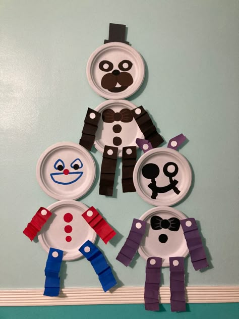 Paper Plate Pals Fnaf, Fnaf Security Breach Crafts, Fnaf Arts And Crafts, Fnaf Clay Ideas, Fnaf Props Diy, Fnaf Birthday Party Ideas Diy, Fnaf Themed Room, Fnaf Paper Pals, Fnaf Party Decorations