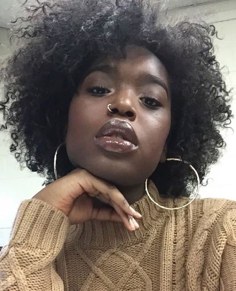 #MelaninMagnificence #AfricanEmpresses #Afro https://www.instagram.com/p/Bt_PHLpHvFR-A9NGEAJsSrl9LgmruDAagr_YXA0/?utm_source=ig_tumblr_share&igshid=ocumw8u4a6rr Rounded Lips, Big Lips Natural, Natural Glowy Makeup, Dark Skin Beauty, Black Lips, Dark Skin Women, Beautiful Lips, Black Is Beautiful, Beauty Skin