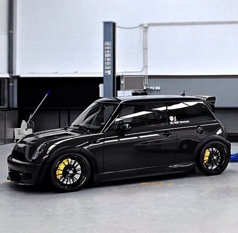 R53 Mini Cooper Tuning, Neon Nike Shoes, Black Mini Cooper, 2005 Mini Cooper, Mini Cooper Custom, New Mini Cooper, Mini Cooper R56, Vw Mk1, Datsun Car