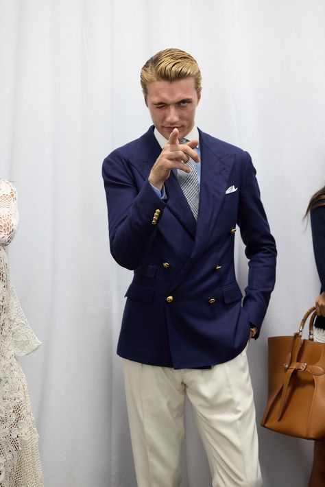 Ralph Lauren Hamptons, Dinner Outfit Men, Men Formal Outfit, Prep Outfits, Groom Blue Suit, Blue Smith, Hamptons Fashion, American Preppy, Best Man's Outfit