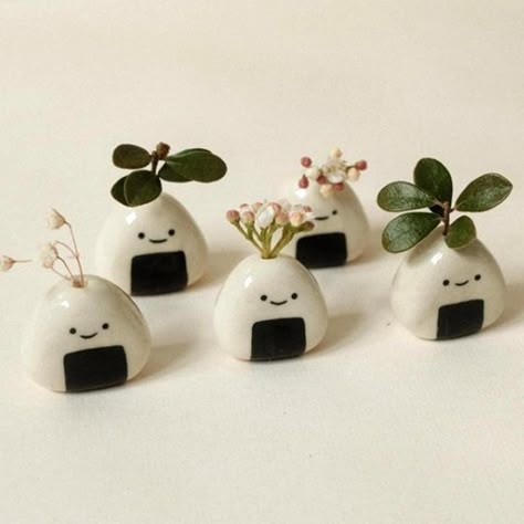 Japanese Onigiri, Mini Flower Vase, Onigiri Rice, Clay Date, Easy Clay Sculptures, Air Dry Clay Ideas, Dry Clay Ideas, Mini Clay, Diy Air Dry Clay