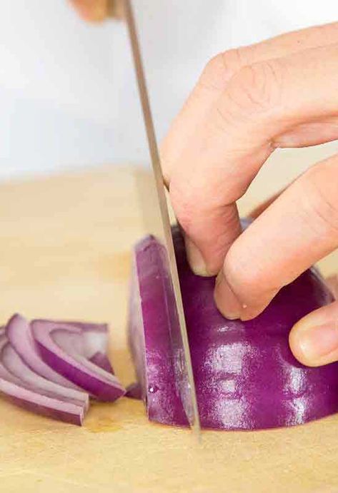 How To Slice Onions, How To Slice An Onion, How To Cut Onion, How To Cut An Onion, Slicing Onions, How To Cut Onions, Sliced Onion, Cooking Tricks, Carmelized Onions