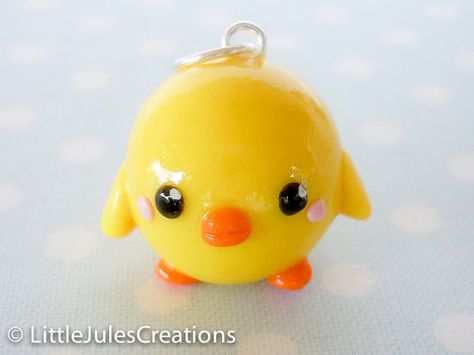 Kawaii yellow chick bird polymer clay charm. LittleJulesCreations Duck Polymer Clay, Bird Polymer Clay, Ducky Momo, Bird Clay, Fimo Kawaii, Crea Fimo, Diy Fimo, Kawaii Charms, Charm Ideas