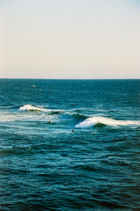 surfers in the ocean Beach 35mm Film, Kodak 35mm Photos, Beach On Film Aesthetic, Kodak Gold 200 35mm Film Photos, Water Film Photography, Film Wallpaper Photography, Vintage Film Photography Wallpaper, 35 Mm Film Aesthetic, Kodak Pictures Aesthetic