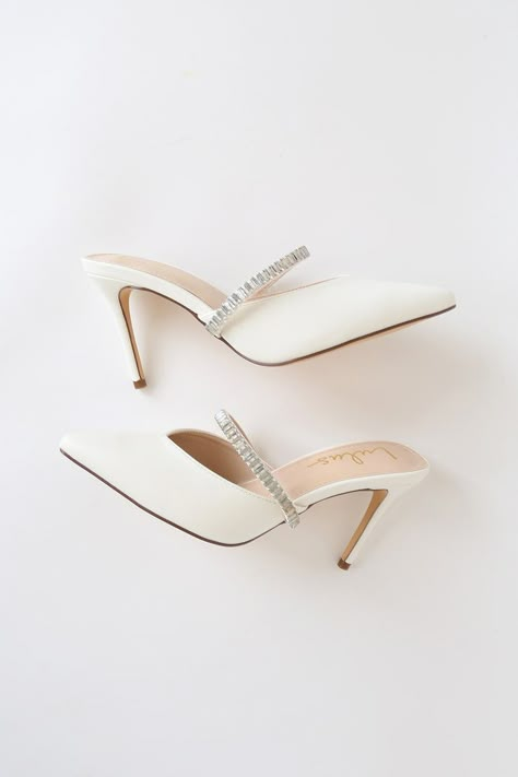 Rhinestones Clothes, White Mules Heels, Dream Wedding Shoes, White Mules, Pointy Pumps, Pointy Heels, Wedding Pumps, Fashion Shoes Heels, Shoes Heels Classy