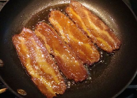 Make your own "bacon" with these delicious veggies. Seitan Bacon, Vegan Bacon Recipe, Low Carb Veggie, Meat Love, Delicious Veggies, Vegan Bacon, Bacon Recipes, Seitan, Food Trends