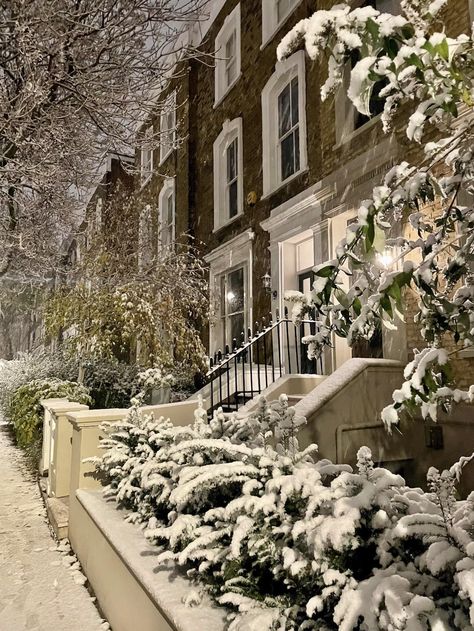 Winter Aesthetic Pictures, London In Winter, London Snow, Stylish Tips, Aesthetic London, Christmas Dreaming, Living In London, London Aesthetic, London Christmas