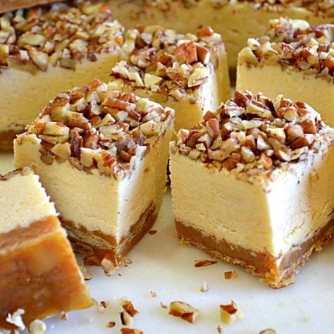 Pecan Pie Fudge, Cheesecake Fudge, Pecan Pie Cheesecake Recipe, Pecan Pie Cheesecake, Pecan Cheesecake, Pie Cheesecake, Cheesecake Pudding, Pecan Pie Recipe, Fudge Recipe