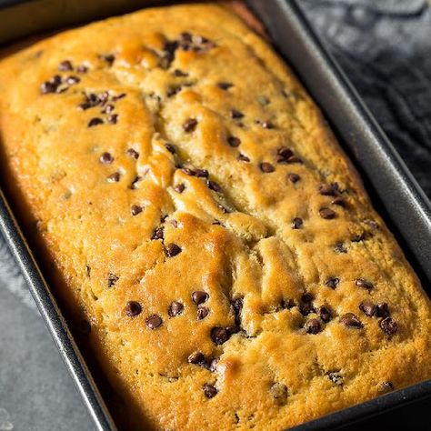 Choc Chip Bread Recipe, Chocolate Chip Bread Recipe, Moist Bread, 30seconds Food, Chocolate Chip Banana Bread Recipe, Bread Machine Recipe, Quick Bread Recipe, Chocolate Chip Bread, Baking Measurements