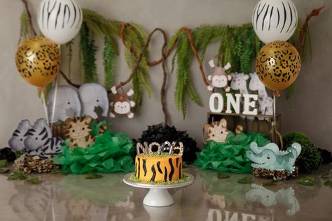 Birthday Photoshoot Ideas Boys, Jungle Theme Cakes, Jungle Thema, Jungle Theme Birthday, Photo Booth Background, Jungle Cake, Safari Cakes, Forest Backdrops, 1st Birthday Cake Smash