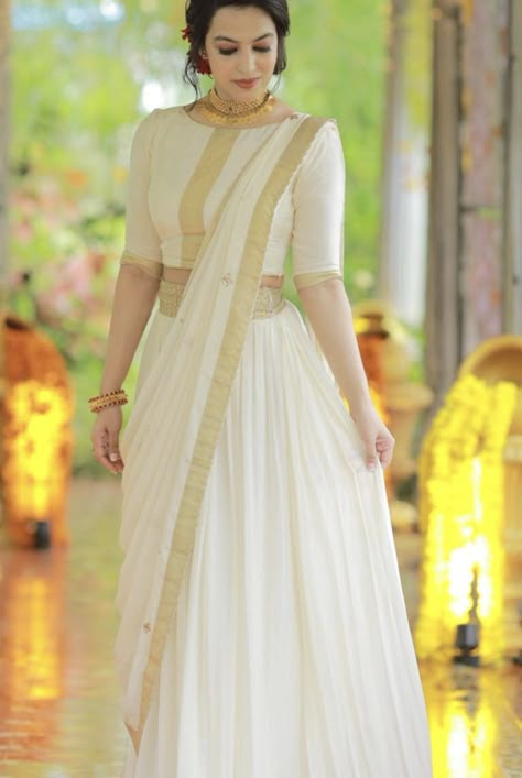 Set Saree Skirt And Top, Kerala Saree Skirt And Top, Dawani Designs Kerala Style, Kerala Style Dress, Dawani Designs, Modern Onam Outfits, Kasavu Skirt And Top, Onam Skirt And Top Designs, Kerala Style Skirt And Top