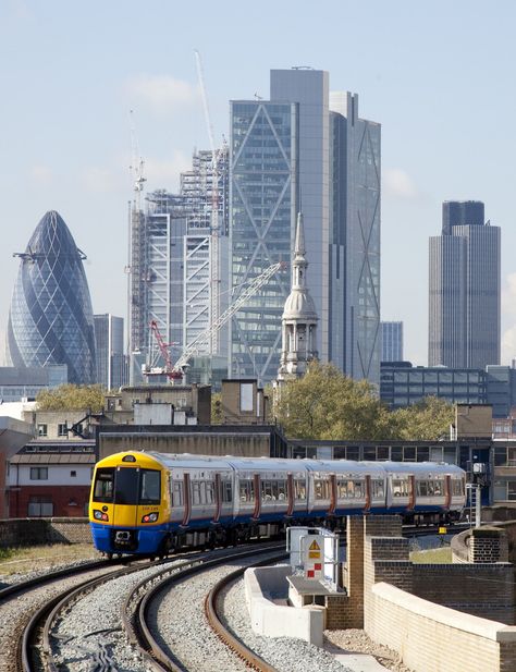 London Skyscrapers, London Highlights, London Overground, American Vans, Railway Track, Happy Stuff, London Baby, London Architecture, Liverpool Street