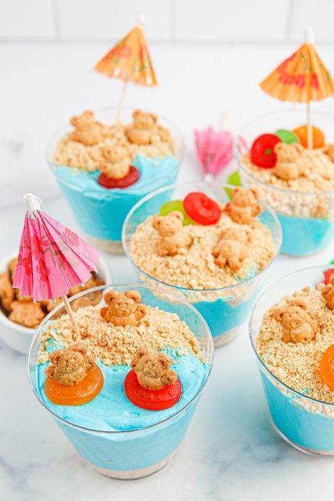 Blue Banana Pudding Cups, Blue Pudding, Teddy Graham Beach, Beach Dessert, Graham Cracker Dessert, Cracker Dessert, Jello Cups, Blue Jello, Teddy Grahams