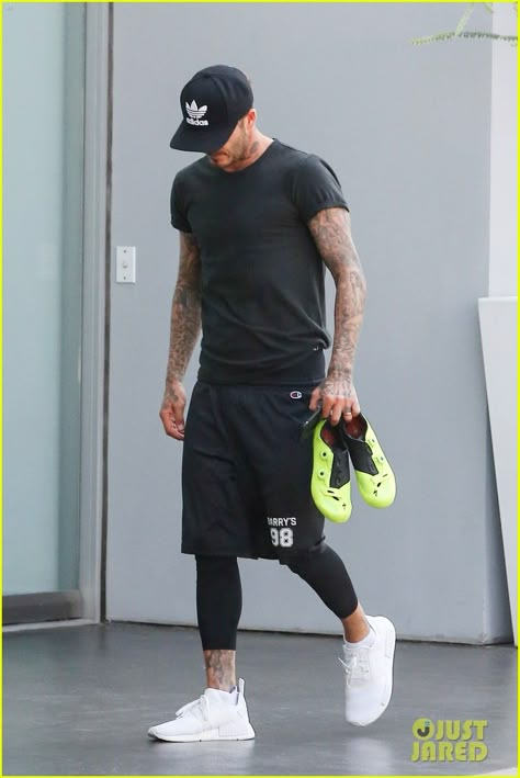 David Beckham Style Outfits, Sporty Outfits Men, David Beckham Style, Men's Summer Outfit, Beckham Style, Gym Outfit Men, Mens Workout, Outfit Gym, Travel Budget