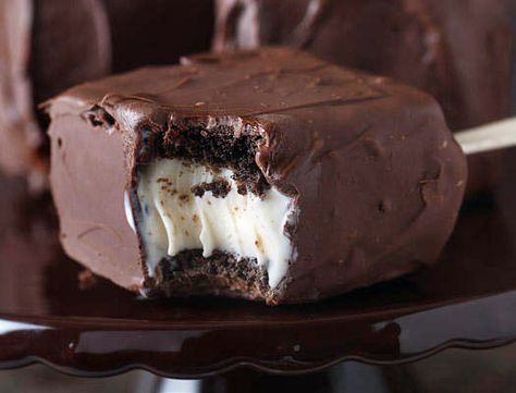 25+ Chocolate Lover Recipes Hemgjord Glass, Homemade Ice Cream Sandwiches, Ice Cream Sandwiches Recipe, Rustic Wreaths, Brownie Ice Cream, Cream Sandwich, Yummy Sweets, Ice Cream Sandwich, Homemade Ice