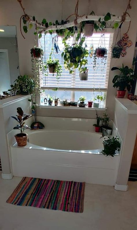 Bathroom Inspo Plants, Plants Around Bathtub, Indie Bathroom Ideas, Nature Apartment Aesthetic, Bathtub With Plants, Plant Bathroom Aesthetic, Hippie Bathroom Ideas, Hippie House Aesthetic, Apartment Bathtub