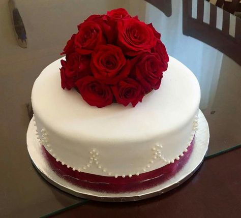 Homecoming Cake Designs, Valentines Cake, Chocolate Cake Designs, Wedding Anniversary Cakes, 85th Birthday, Baking Art, Decoration Cake, Valentine Cake, Rose Cake