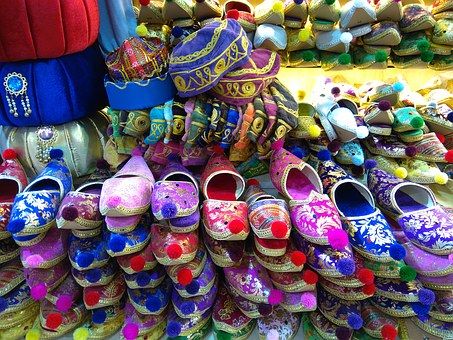 Más de 10 imágenes gratis de Gran Bazar Estambul y Gran Bazar - Pixabay Grand Bazaar, Souvenir Shop, Turkey Travel, Craft Markets, European History, Unesco World Heritage Site, Dansko Professional Clog, World Heritage Sites, Instagram Pictures