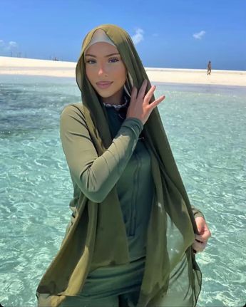 Modest Vacation Outfits, Abaya Summer, Pic For Instagram, Dubai Fits, Say Mashallah, Pretty Hijabi, Aesthetic Muslim Outfits, Summer Hijabi, Summer Modest Outfits