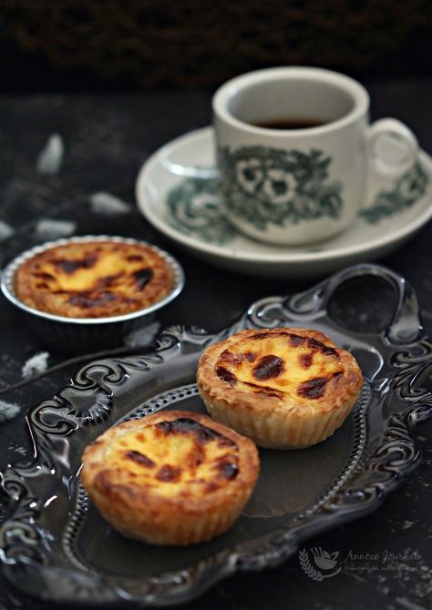 Portuguese Egg Tarts 葡式蛋挞 - Anncoo Journal Chinese Egg Tart, Egg Tart Recipe, Portuguese Tarts, Portuguese Egg Tart, Food Egg, Snack Prep, Tart Molds, Dessert Tea, Food Photoshoot