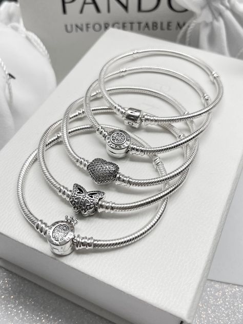 😍😍 #ventasalpormayor #pandora #iniciatupropionegocio #sterlingsilver #silverjewelry #sterlingsilverjewelry #jewelryaddict #fashionjewelry #jewelrygram #jewelrylover #pandoraaddict #pandoracharms #pandorabracelet #pandoralover #charms Pandora Bangle, Pandora Bracelet Silver, Pandora Silver, Silver Bangle Bracelets, Pandora Bracelet, Costa Rica, Bangle Bracelets, Silver Bracelet, Jordan