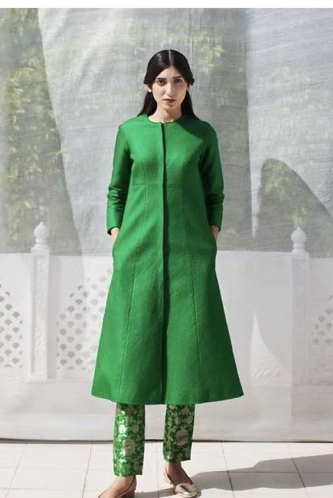 Woolen Suits Design Winter Indian, Woolen Suits Design Winter Neck Design, Elegant Indian Outfit Classy, Winter Indo Western Outfits, Khadi Silk Suit Designs, Woolen Kurta Designs Women, Woolen Suits Women Indian, Woolen Kurtis Design Winter, Winter Kurta Designs For Women