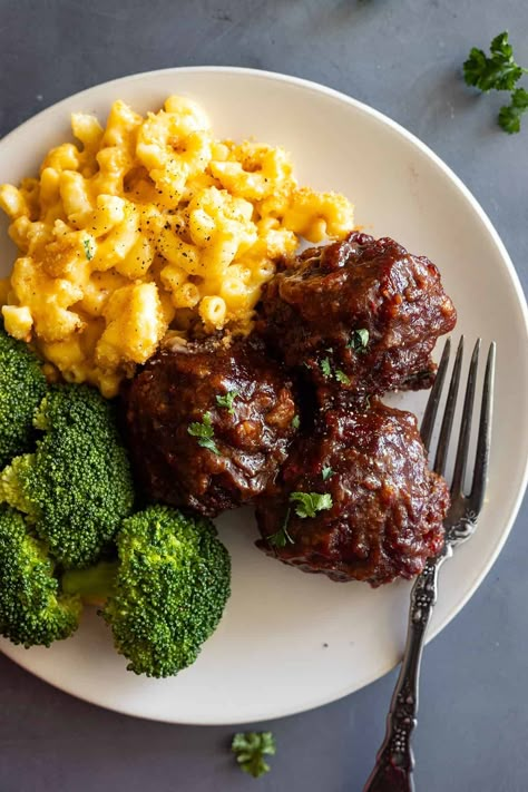 Easy Barbecue Meatballs, Bbq Meatball Meals, Bbq Meatballs And Mashed Potatoes, Mac And Cheese And Meatballs, Meat With Mac And Cheese, Bbq Beef Meatballs, Meal Ideas With Meatballs, Meatball Mac And Cheese, Meatballs Sides Dishes