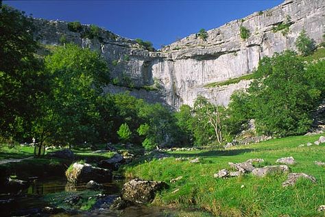 Yorkshire - The Perfect Holiday!! Yorkshire Dales National Park, Limestone Rock, Hiking Spots, Holiday Places, Yorkshire Dales, Yorkshire England, English Countryside, North Yorkshire, Day Trip