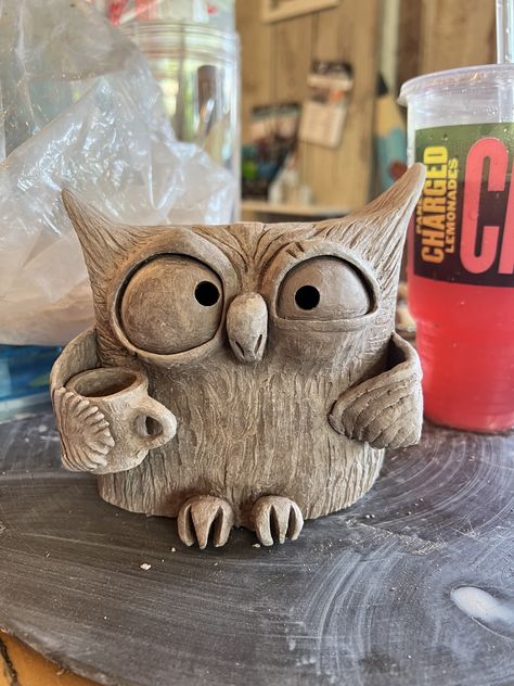 Pottery Animals Easy, Owl Clay Art, Ceramic Owls Pottery Ideas, Ceramic Owls Pottery, Owl Sculpture Clay, Clay Owls, Pottery Owl, Owl Pottery, Easy Clay Sculptures