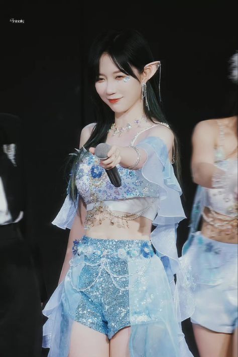 Chinese Performance Outfits, Kpop Costume, Glitter Outfits, Blue And White Outfits, Dance Style Outfits, Poofy Dress, Preformance Outfits, Fairy Clothes, Stage Outfit