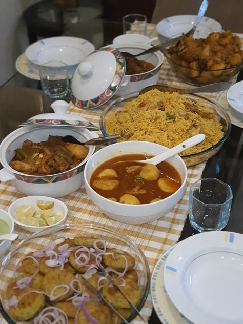 Desi Dinner Ideas, Dawat Snaps, Snap Food Stories, Desi Food Snapchat, Snap Food Home, Afghan Food Recipes, Chai Recipe, Chinese Cooking Recipes, Catering Ideas Food