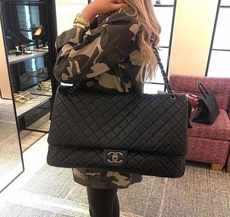 Big Chanel Bag, Happy Inspiration, Chanel Lover, Dream Bags, Chanel Flap Bag, Luxury Purses, Beautiful Handbags, Cute Purses, Baddie Hairstyles