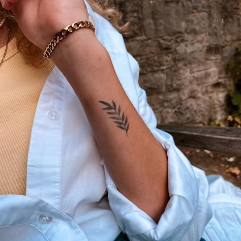 Ella Langley Tattoo, Leaf Tattoo Placement, Wrap Tattoo Arm, Small Fern Tattoo, Fine Line Plant Tattoo, Small Leaf Tattoo, Fern Leaf Tattoo, Leave Tattoo, Small Earthy Tattoos