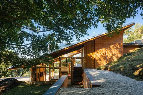 Slope House Design, House On Slope, Slope House, Hillside House, Cliff House, Eco House, House On A Hill, Mid Century House, Residential Architecture