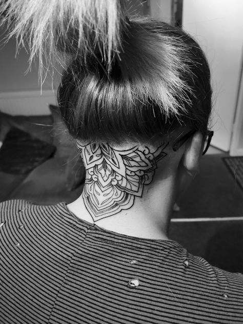 Undercut Tattoo Women, Undercut Tattoos, Dotwork Mandala, Half Shaved Hair, Half Shaved, Head Tattoo, Beautiful Tattoo, Side Tattoos, Cute Tattoos For Women