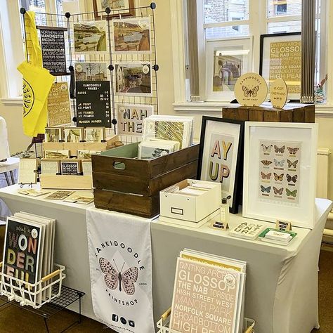 Creative Display Ideas, Craft Market Stall Ideas, Craft Fair Display Table, Craft Stall Display Ideas, Craft Fair Ideas, Market Stall Display Ideas, Vendor Table Display, Art Festival Booth, Craft Stall Display