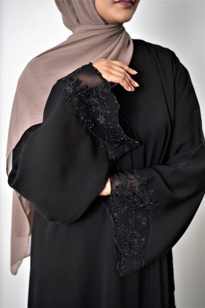 Open Abaya Style, Hijab Fashion 2016, Burkha Designs, Burqa Designs, Black Abaya Designs, Modern Abaya, Abaya Fashion Dubai, Modest Wardrobe, Fashion Muslim