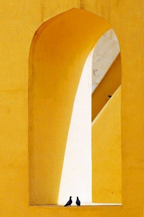 yellow shades Golden Door, Jaune Orange, Yellow Submarine, Foto Art, Kelly Wearstler, Yellow Aesthetic, Mellow Yellow, Happy Colors, Cool Stuff